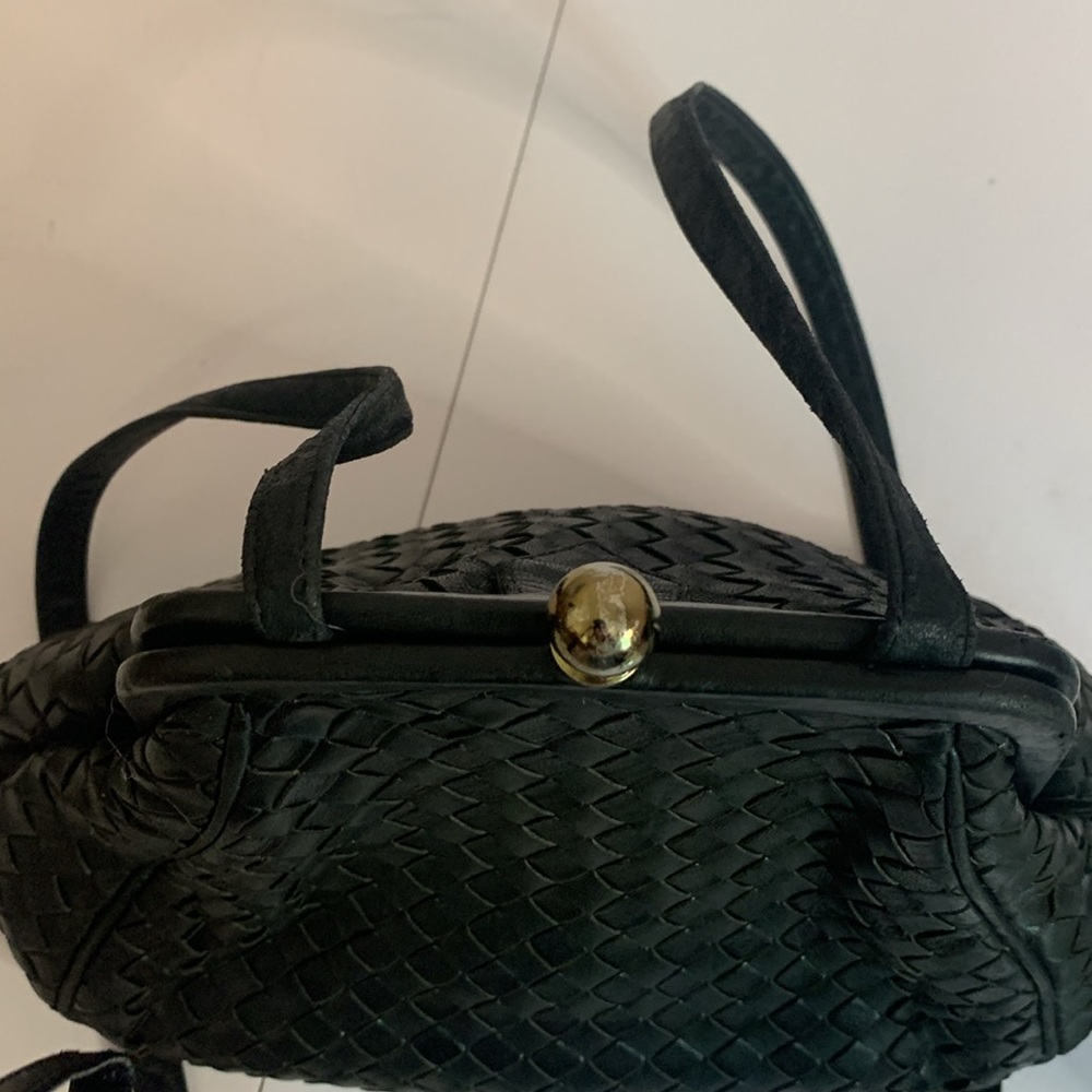 BLACK WEAVED LEATHER KISS LOCK CROSSBODY - Picture 5 of 10